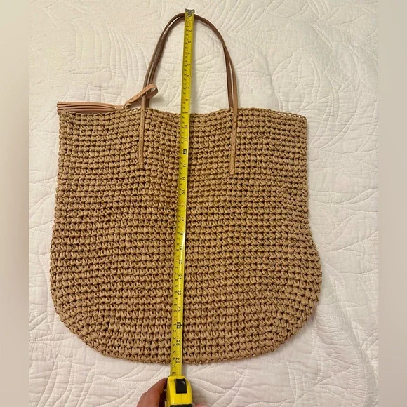 NWOT Banana Republic Woven Straw Tote with Tassel ☀️🏖️ - Picture 9 of 10